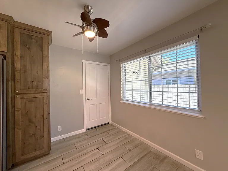 1476 Hooker Oak Ave — Photo 6