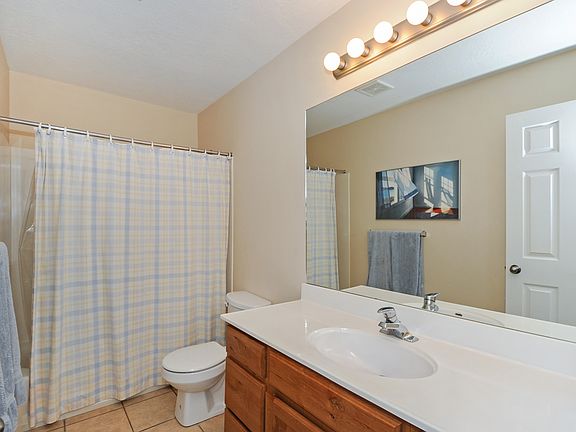 Main Floor Full Bath #2
