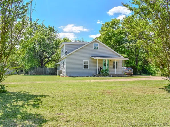 1114 N 4230th Rd, Hugo, OK 74743