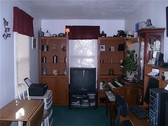 Large foyer doubles as music & computer room