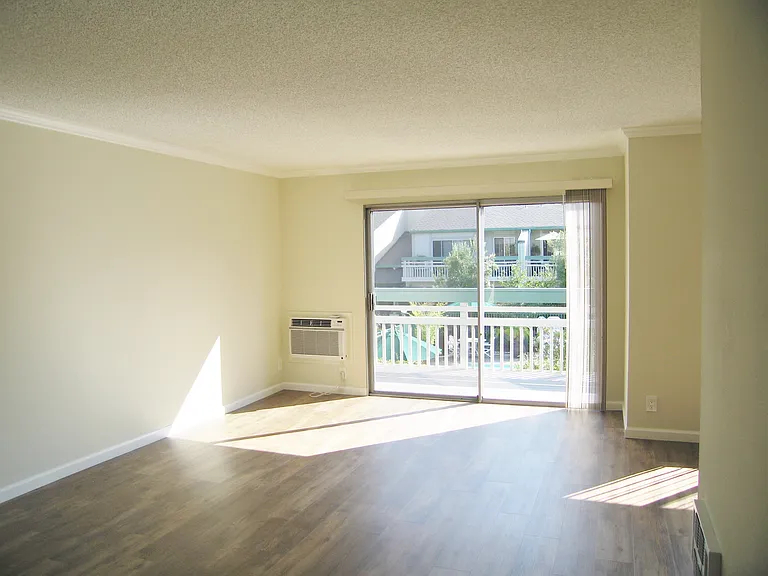 Live Oak Apartments — Photo 139