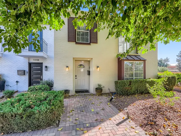 1120 Tam O Shanter — Photo 1