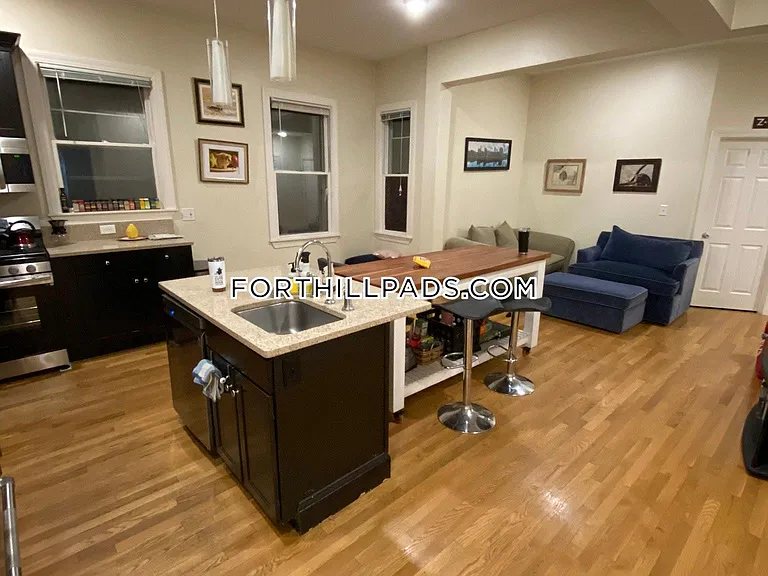 34 Juniper St #1 — Photo 2
