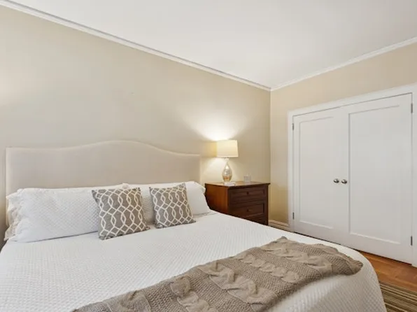 29 West 64th Street image 8 of 11