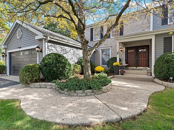 2nd image of 1055 Autumn Dr