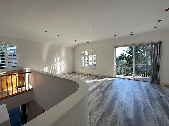 3rd image of 29 Highcrest Ln
