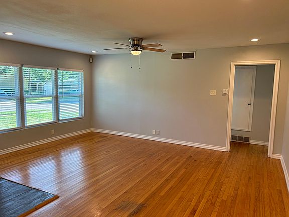 2nd image of 2622 Tolosa Dr