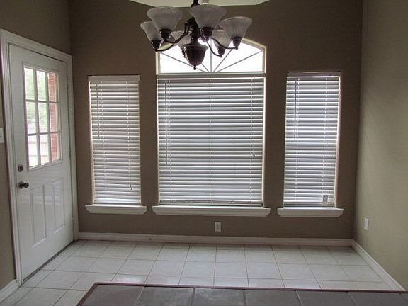 5th image of 1723 Chayna Ave