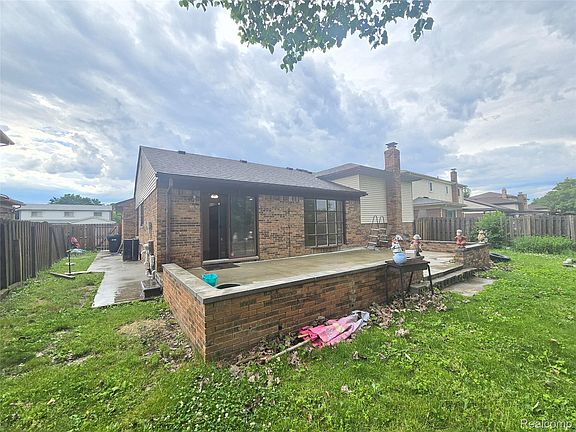4th image of 36730 Engleside Dr
