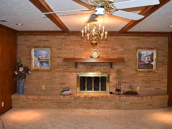 Large family room- fireplace