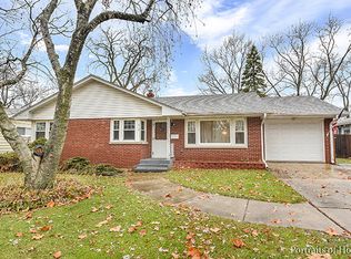 610 Iroquois Dr, Aurora, IL 60506