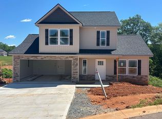 1124 New Basin Dr, Inman, SC 29349