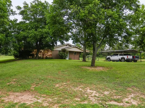 601 McIntosh St, Goldthwaite, TX 76844