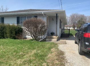 610 E Madison St #B, Mackinaw, IL 61755