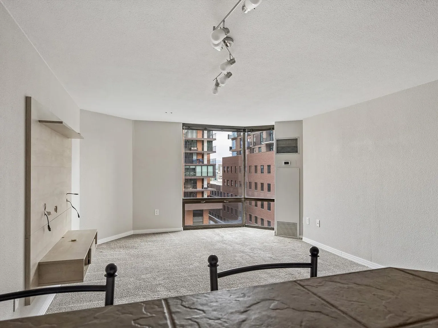 1 bed, 731 sqft, $2,100 — Photo 4