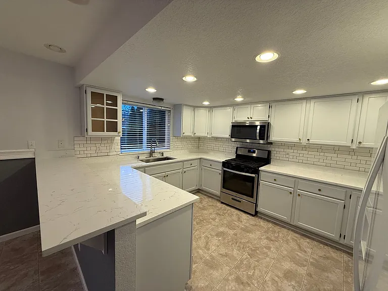 1106 Villanova St NE — Photo 11