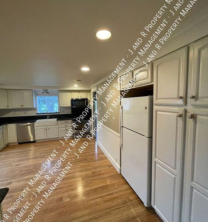 1st image of 13590 W Walnut Grove Rd