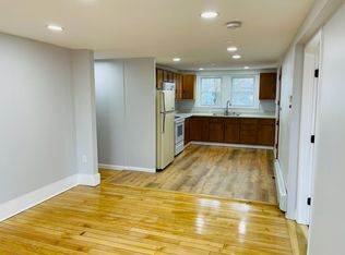 129 Friend St #2, Amesbury, MA 01913