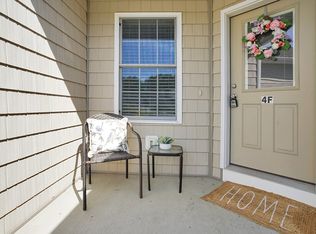4 Maple View Ln #F, Agawam, MA 01001