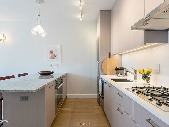 3rd image of 536 E 13th St #Penthouse