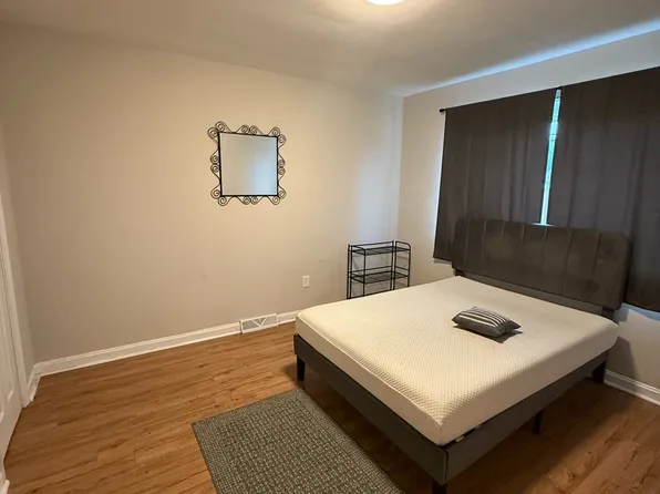 5202 Leverett St Room 4, Oxon Hill, MD 20745