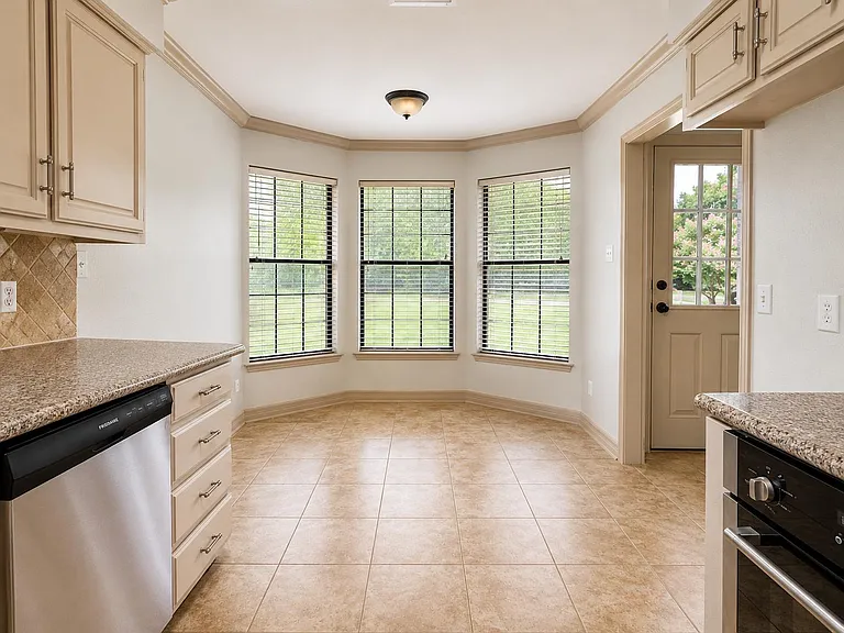 7806 Williams Ave — Photo 4