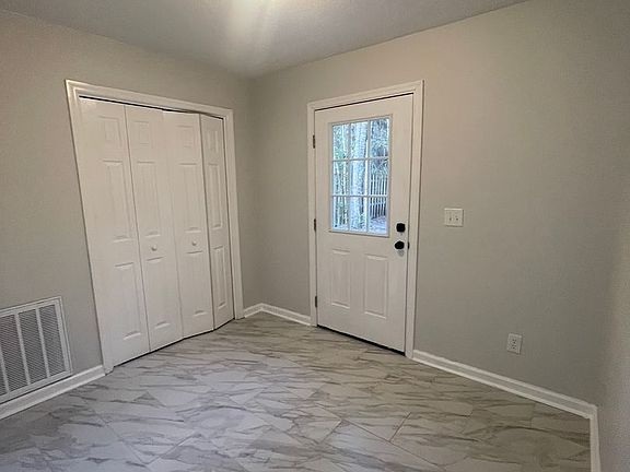 4th image of 202 Leeswood Cir