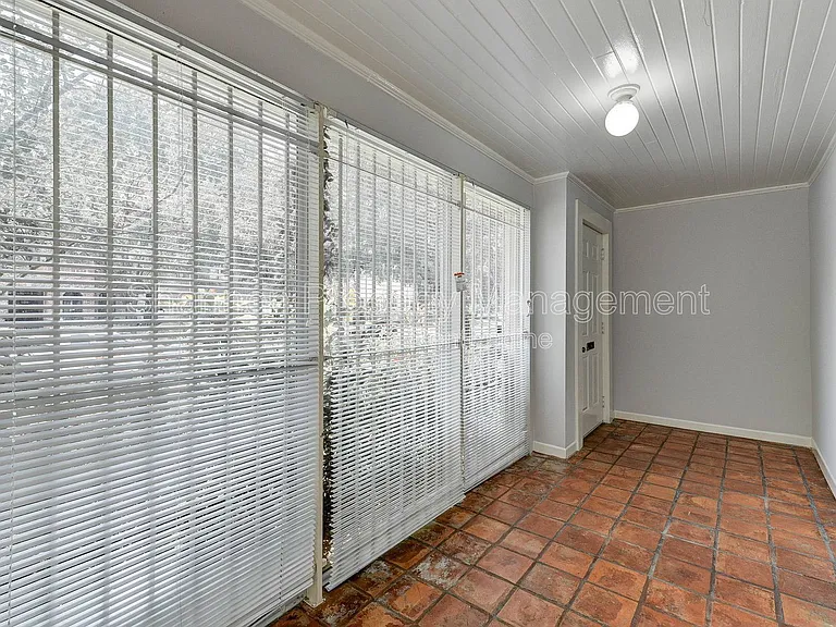 1748 Hawthorne St #B — Photo 5