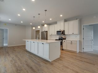 2745 40th St S #204, Moorhead, MN 56560