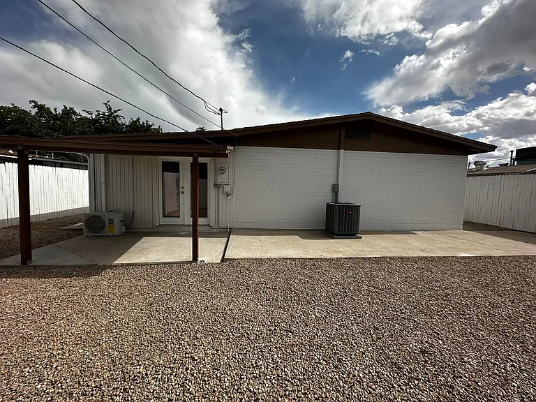 1947 Hope Ave — Photo 24
