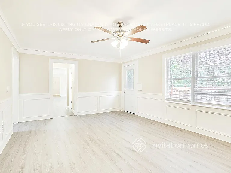 747 Edgewater Ln NW — Photo 10