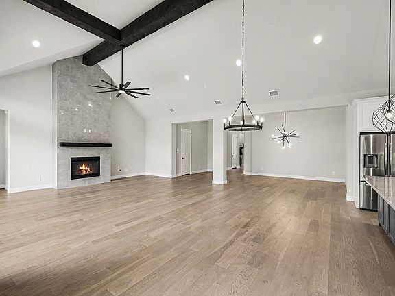 3rd image of 2200 Shady Hill Dr
