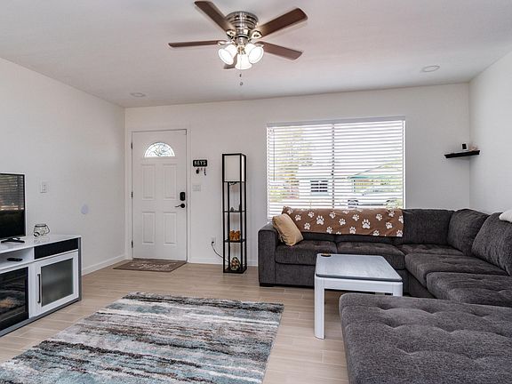 3rd image of 1001 W Tonopah Dr