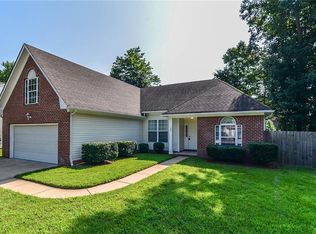 100 Robin Hood Dr, Yorktown, VA 23693