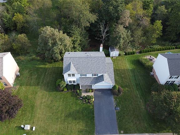 3rd image of 942 Fairfield Ln
