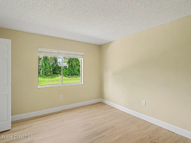 2294 Fox Hollow Dr — Photo 8