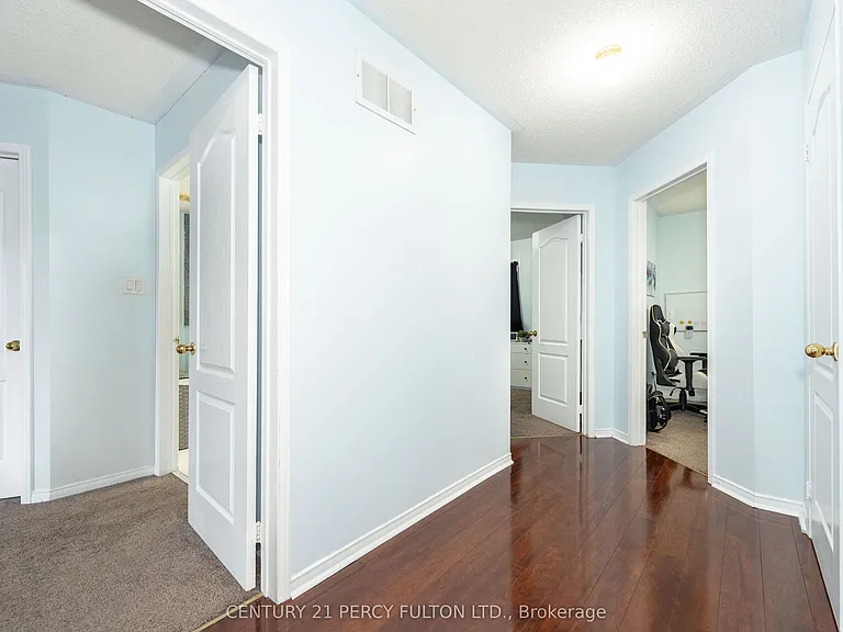71 Armitage Cres — Photo 36