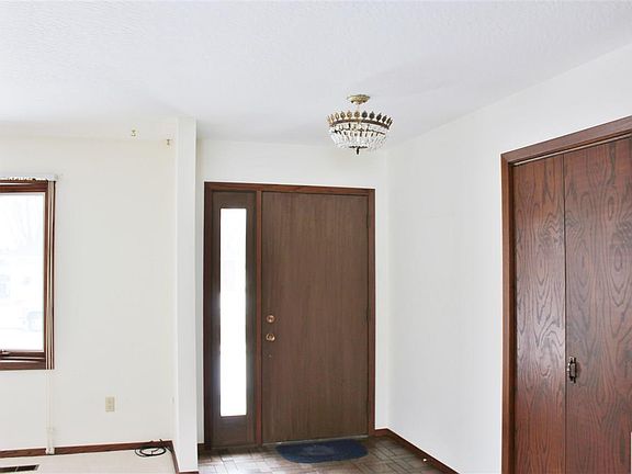 4th image of 100 Burning Tree Cir