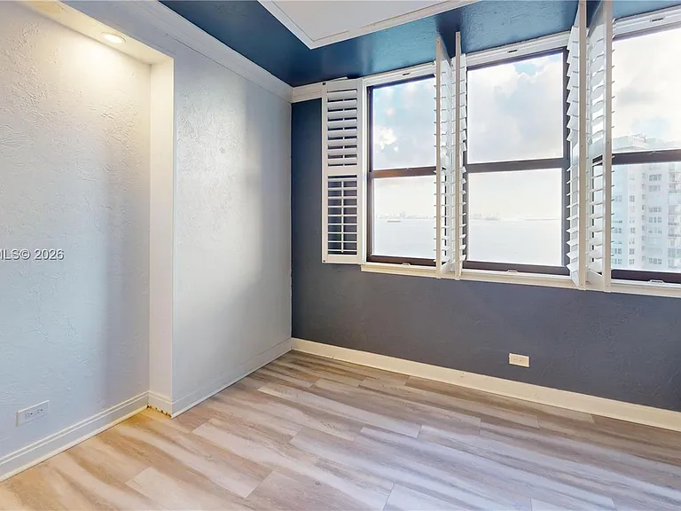 1800 NE 114th St #1705 — Photo 24