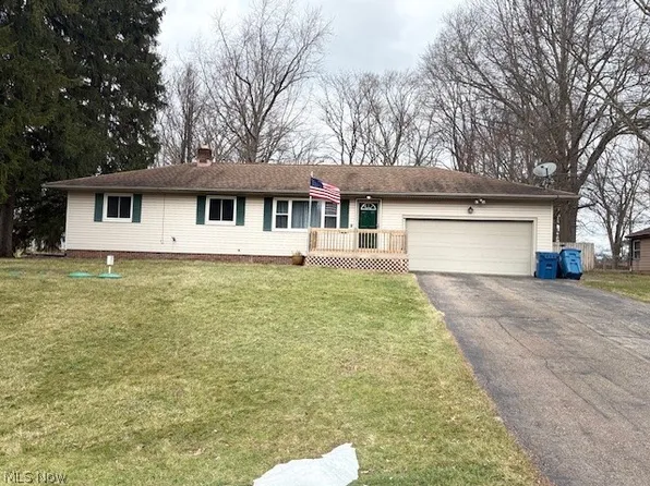 3339 Weber Dr, Barberton, OH 44203