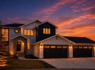 35 NW Monterra Cv, Rocky View County, AB T4C 0G7