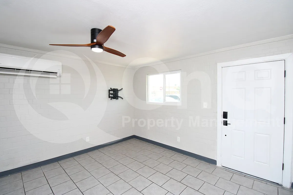1 bed, 1.0 bath, 500 sqft, $949 — Photo 2
