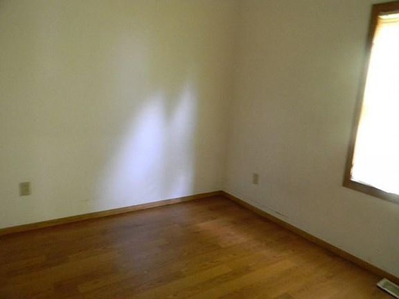 3rd image of 1080 Yukon Ave