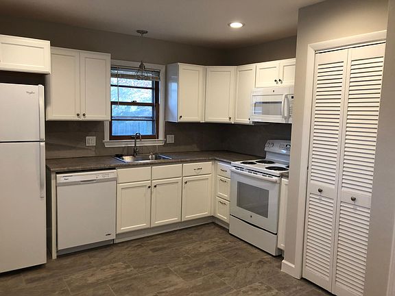 5th image of 1309 W Linden Ave