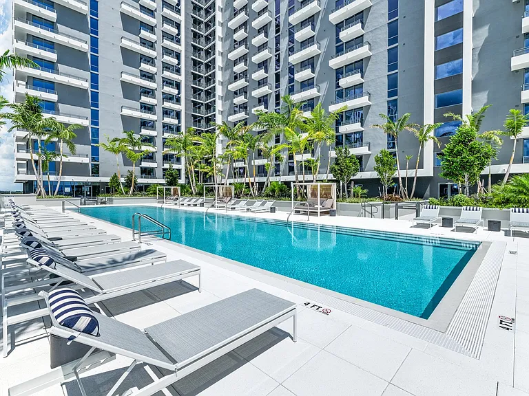 Lumaire West Palm Beach — Photo 26