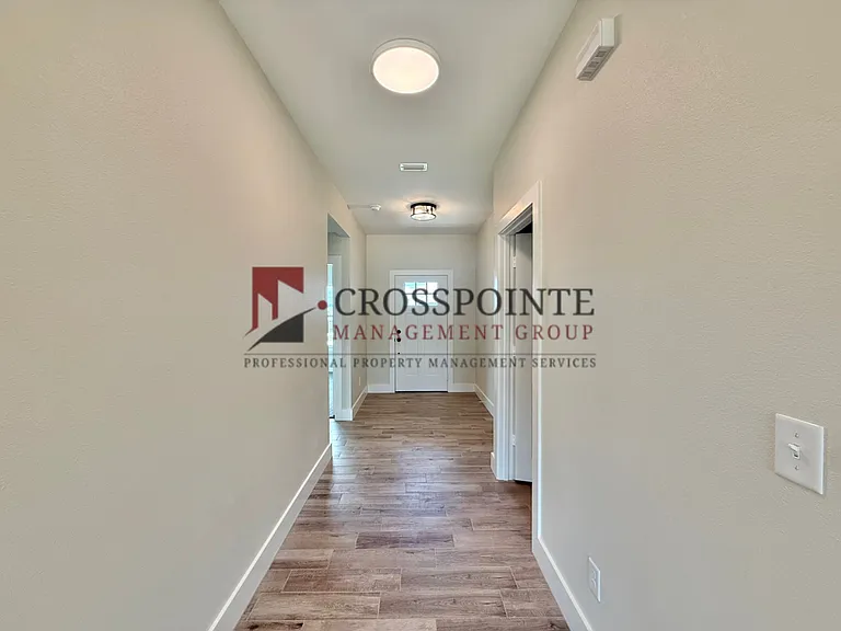 17434 Crossing Cir — Photo 3