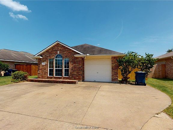 2nd image of 914 Bougainvillea St