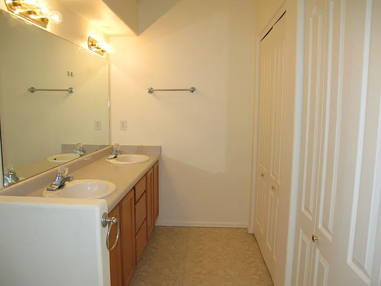 2479 Wellington Ct — Photo 14