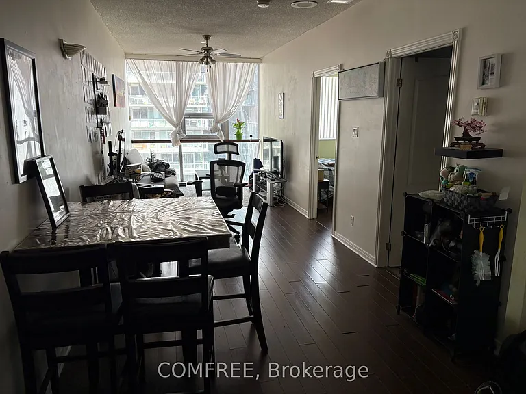 393 King St W #807 — Photo 11