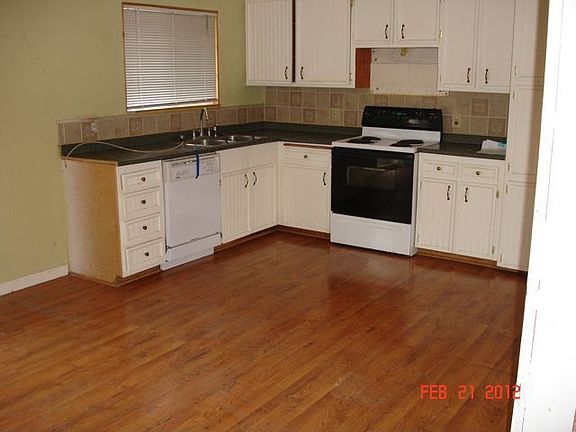 2nd image of 709-830 Tamarack St